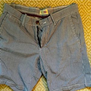 1901 Searsucker Shorts- size 32
